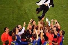 巴塞罗那伤病潮下，弗里克上任首遇挑战：梅西缺阵，如何调整战术应对？